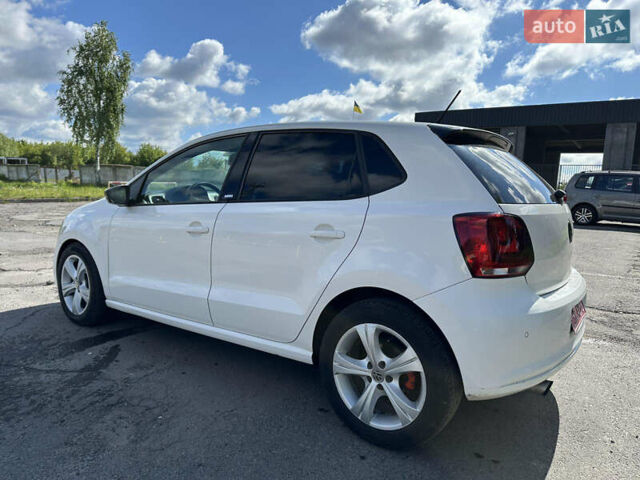 Белый Фольксваген Поло, объемом двигателя 1.2 л и пробегом 207 тыс. км за 8900 $, фото 2 на Automoto.ua