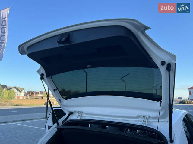 Белый Фольксваген Поло, объемом двигателя 1.4 л и пробегом 136 тыс. км за 9950 $, фото 112 на Automoto.ua