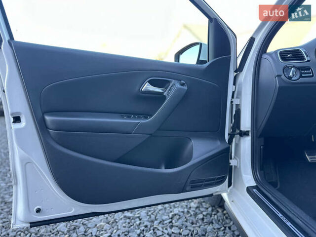 Белый Фольксваген Поло, объемом двигателя 1.4 л и пробегом 211 тыс. км за 10450 $, фото 11 на Automoto.ua