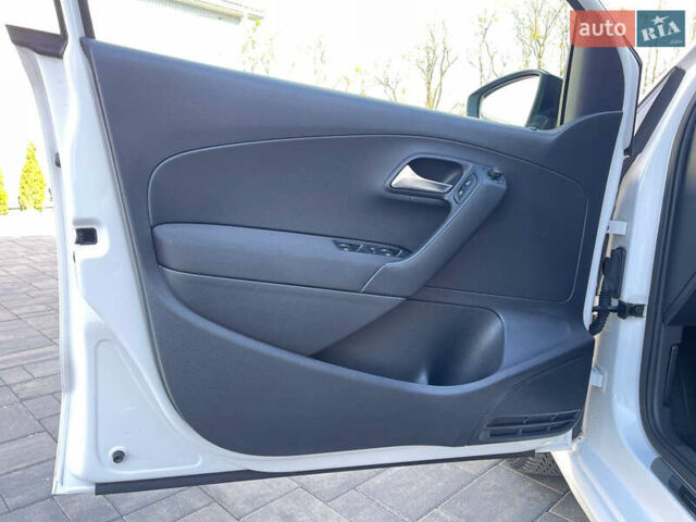 Белый Фольксваген Поло, объемом двигателя 1.2 л и пробегом 207 тыс. км за 8900 $, фото 13 на Automoto.ua