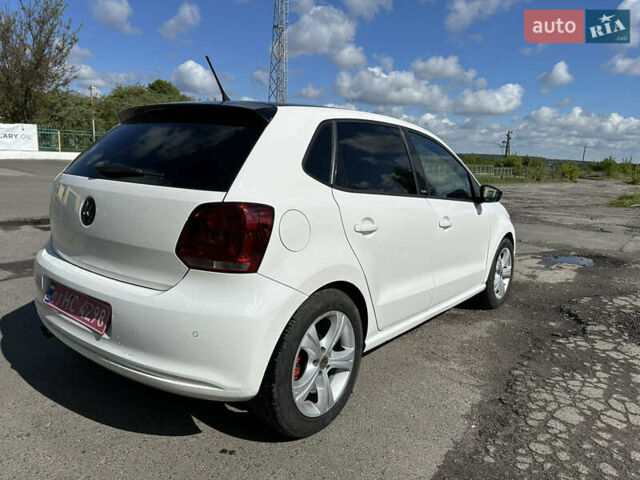 Белый Фольксваген Поло, объемом двигателя 1.2 л и пробегом 207 тыс. км за 8900 $, фото 3 на Automoto.ua