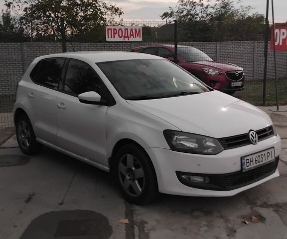 Белый Фольксваген Поло, объемом двигателя 1.4 л и пробегом 200 тыс. км за 6500 $, фото 2 на Automoto.ua