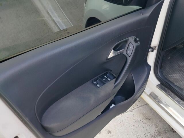 Белый Фольксваген Поло, объемом двигателя 1.4 л и пробегом 200 тыс. км за 6000 $, фото 3 на Automoto.ua