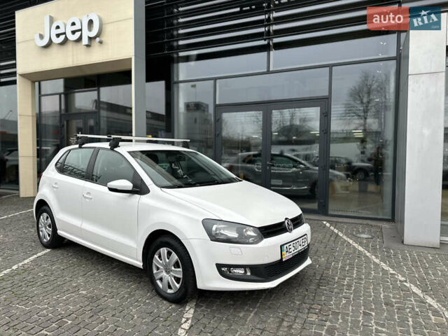 Белый Фольксваген Поло, объемом двигателя 1.2 л и пробегом 212 тыс. км за 6000 $, фото 1 на Automoto.ua