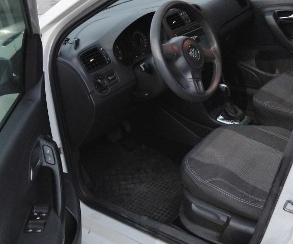 Белый Фольксваген Поло, объемом двигателя 1.4 л и пробегом 200 тыс. км за 6500 $, фото 6 на Automoto.ua