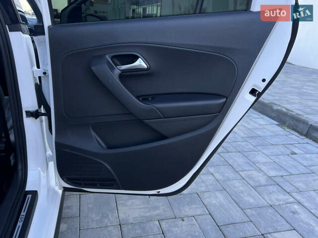 Белый Фольксваген Поло, объемом двигателя 1.4 л и пробегом 136 тыс. км за 10650 $, фото 108 на Automoto.ua