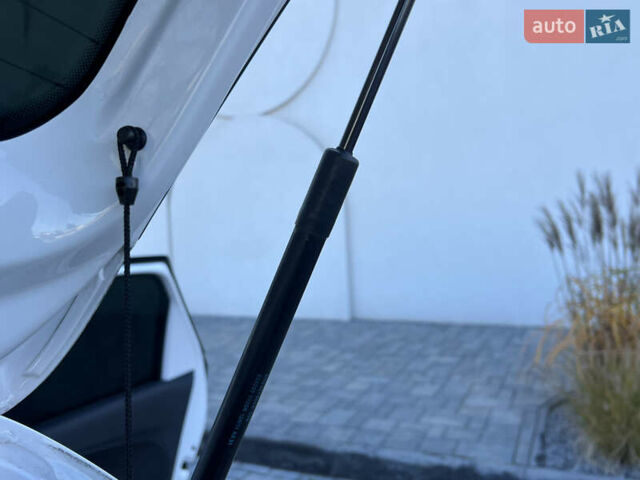 Белый Фольксваген Поло, объемом двигателя 1.4 л и пробегом 136 тыс. км за 9950 $, фото 124 на Automoto.ua