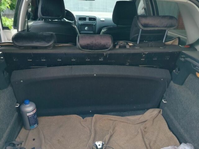 Белый Фольксваген Поло, объемом двигателя 1.4 л и пробегом 200 тыс. км за 6000 $, фото 5 на Automoto.ua