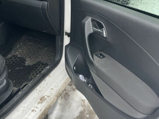 Белый Фольксваген Поло, объемом двигателя 1.4 л и пробегом 3 тыс. км за 5000 $, фото 5 на Automoto.ua