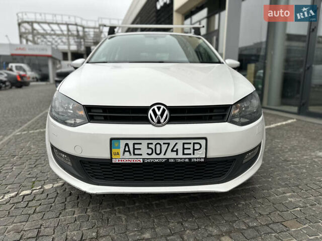 Белый Фольксваген Поло, объемом двигателя 1.2 л и пробегом 212 тыс. км за 6000 $, фото 4 на Automoto.ua