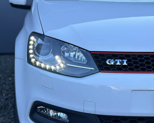 Белый Фольксваген Поло, объемом двигателя 1.4 л и пробегом 211 тыс. км за 10450 $, фото 2 на Automoto.ua