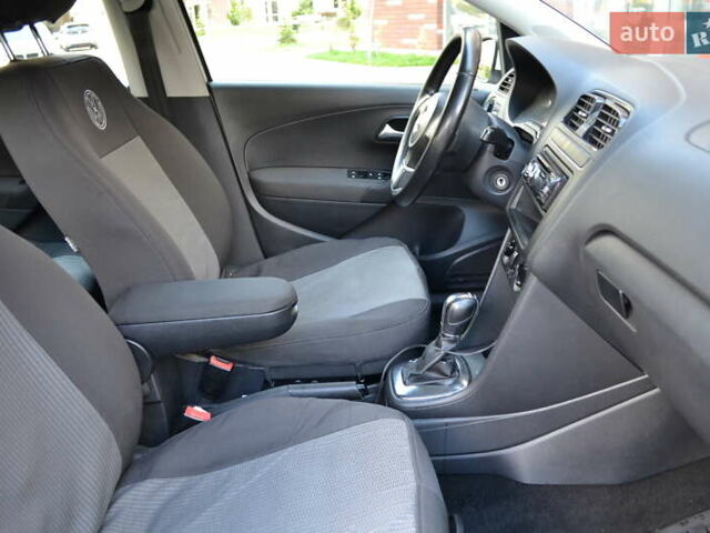 Білий Фольксваген Поло, об'ємом двигуна 1.4 л та пробігом 211 тис. км за 7500 $, фото 5 на Automoto.ua