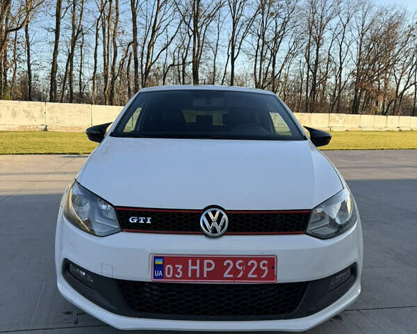 Белый Фольксваген Поло, объемом двигателя 1.4 л и пробегом 227 тыс. км за 7800 $, фото 1 на Automoto.ua