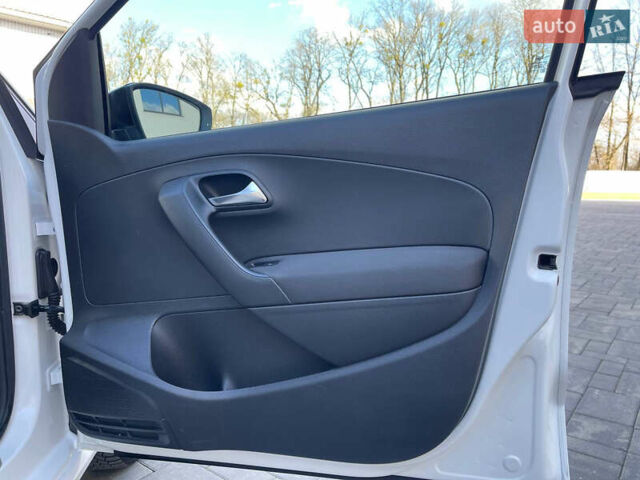 Белый Фольксваген Поло, объемом двигателя 1.2 л и пробегом 207 тыс. км за 8900 $, фото 17 на Automoto.ua