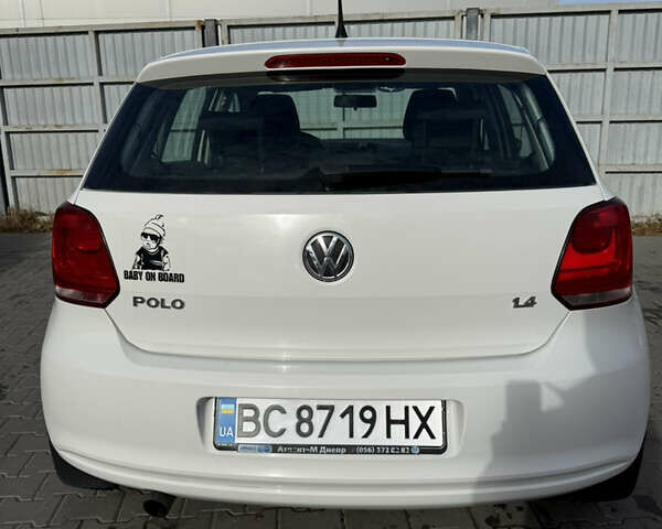 Белый Фольксваген Поло, объемом двигателя 1.39 л и пробегом 441 тыс. км за 6999 $, фото 6 на Automoto.ua