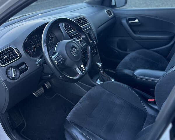 Белый Фольксваген Поло, объемом двигателя 1.4 л и пробегом 211 тыс. км за 10450 $, фото 12 на Automoto.ua