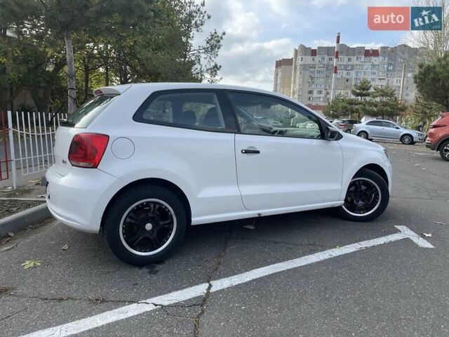 Белый Фольксваген Поло, объемом двигателя 1.2 л и пробегом 209 тыс. км за 6350 $, фото 5 на Automoto.ua