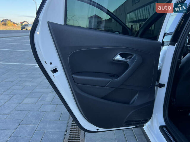 Белый Фольксваген Поло, объемом двигателя 1.4 л и пробегом 136 тыс. км за 9950 $, фото 90 на Automoto.ua