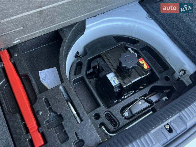 Белый Фольксваген Поло, объемом двигателя 1.4 л и пробегом 136 тыс. км за 9950 $, фото 111 на Automoto.ua