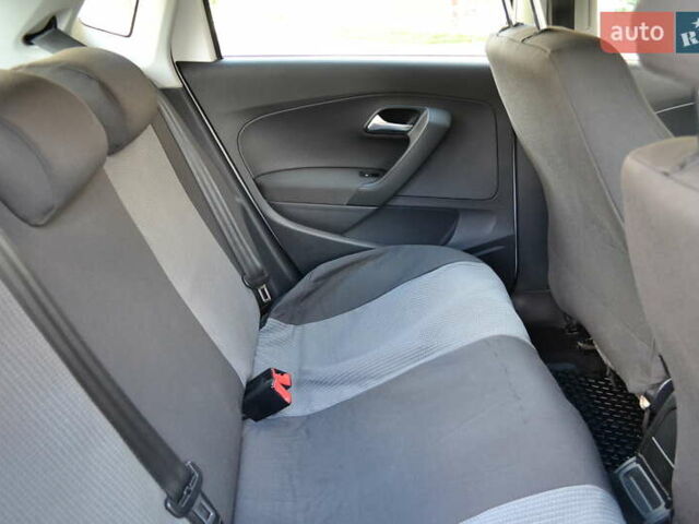 Білий Фольксваген Поло, об'ємом двигуна 1.4 л та пробігом 211 тис. км за 7500 $, фото 6 на Automoto.ua