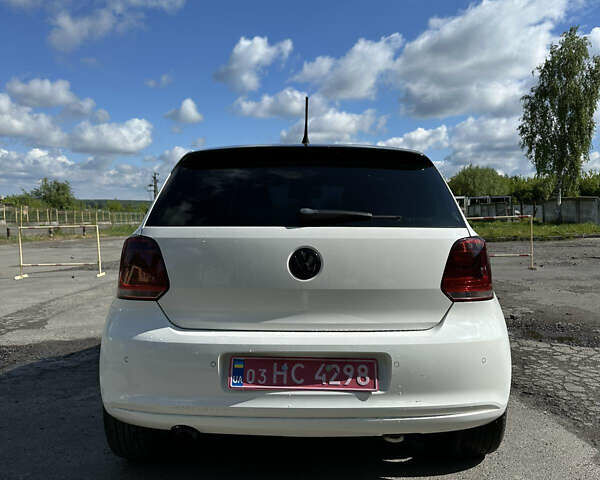 Белый Фольксваген Поло, объемом двигателя 1.2 л и пробегом 207 тыс. км за 8900 $, фото 6 на Automoto.ua