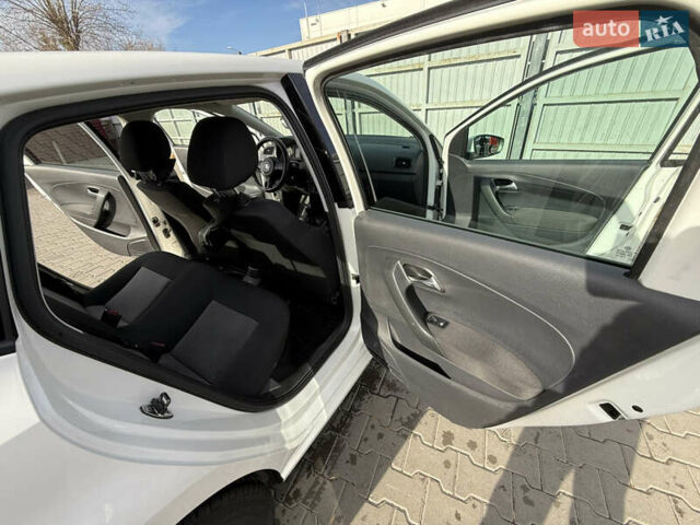 Белый Фольксваген Поло, объемом двигателя 1.39 л и пробегом 441 тыс. км за 6999 $, фото 32 на Automoto.ua