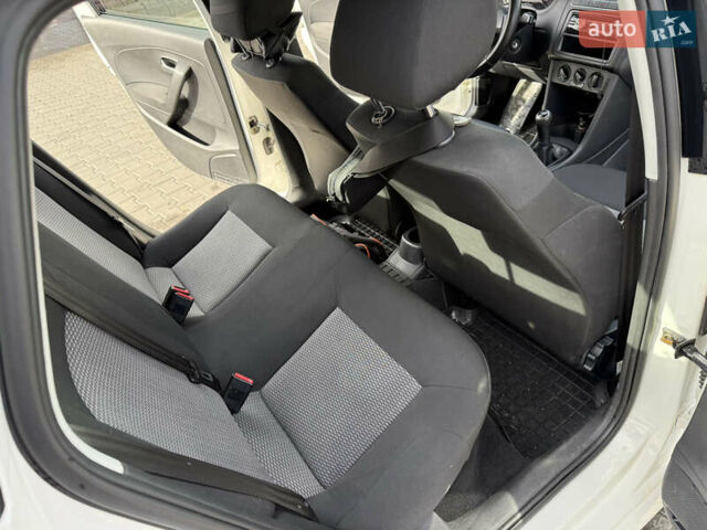 Белый Фольксваген Поло, объемом двигателя 1.39 л и пробегом 441 тыс. км за 6999 $, фото 30 на Automoto.ua