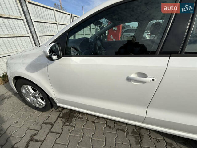 Белый Фольксваген Поло, объемом двигателя 1.39 л и пробегом 441 тыс. км за 6999 $, фото 12 на Automoto.ua