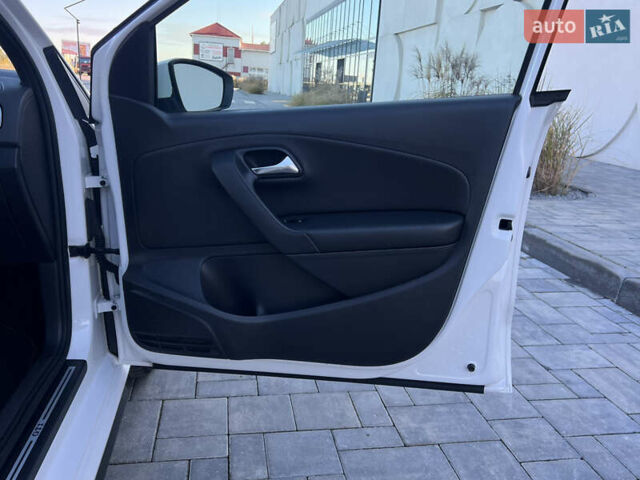 Белый Фольксваген Поло, объемом двигателя 1.4 л и пробегом 136 тыс. км за 9950 $, фото 100 на Automoto.ua