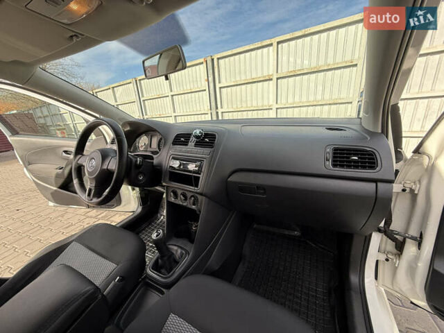 Белый Фольксваген Поло, объемом двигателя 1.39 л и пробегом 441 тыс. км за 6999 $, фото 35 на Automoto.ua