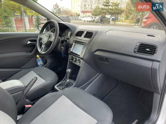 Белый Фольксваген Поло, объемом двигателя 1.2 л и пробегом 209 тыс. км за 6350 $, фото 14 на Automoto.ua