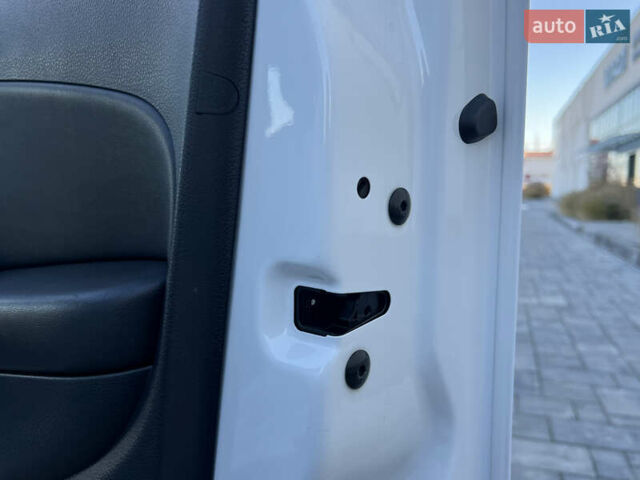 Белый Фольксваген Поло, объемом двигателя 1.4 л и пробегом 136 тыс. км за 10650 $, фото 113 на Automoto.ua