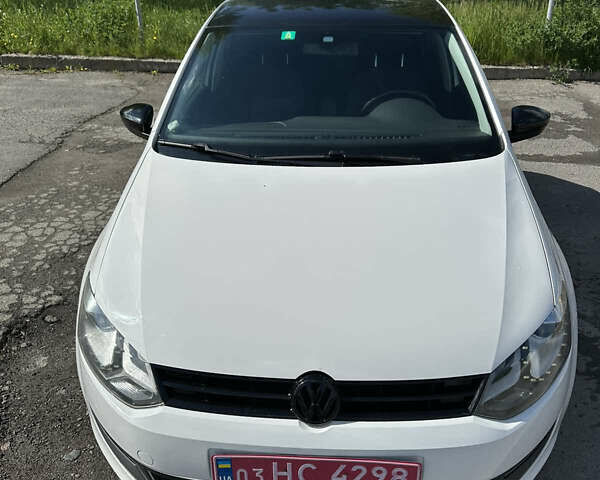 Белый Фольксваген Поло, объемом двигателя 1.2 л и пробегом 207 тыс. км за 8900 $, фото 8 на Automoto.ua