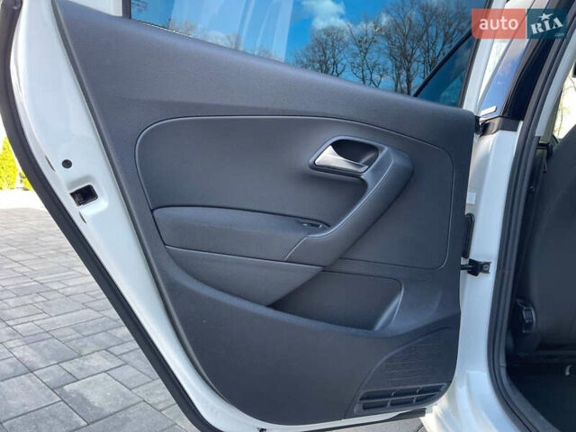 Белый Фольксваген Поло, объемом двигателя 1.2 л и пробегом 207 тыс. км за 8900 $, фото 15 на Automoto.ua