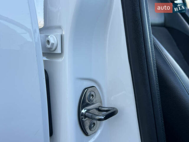 Белый Фольксваген Поло, объемом двигателя 1.4 л и пробегом 136 тыс. км за 9950 $, фото 117 на Automoto.ua