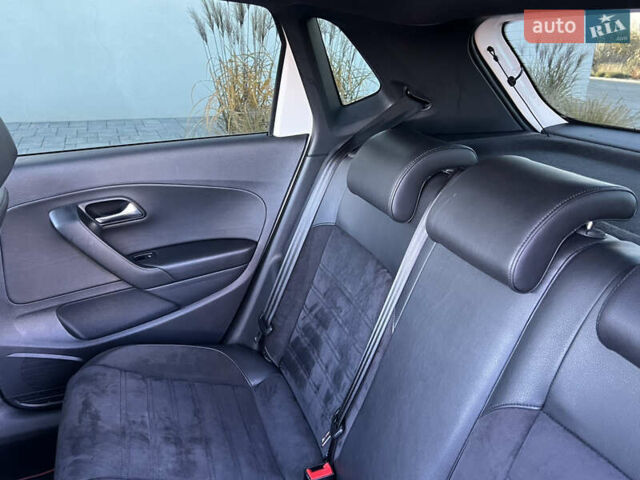 Белый Фольксваген Поло, объемом двигателя 1.4 л и пробегом 136 тыс. км за 9950 $, фото 158 на Automoto.ua