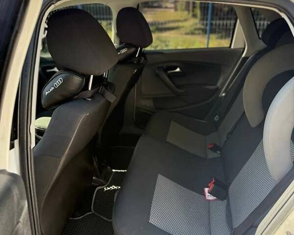 Белый Фольксваген Поло, объемом двигателя 1.39 л и пробегом 177 тыс. км за 8500 $, фото 10 на Automoto.ua