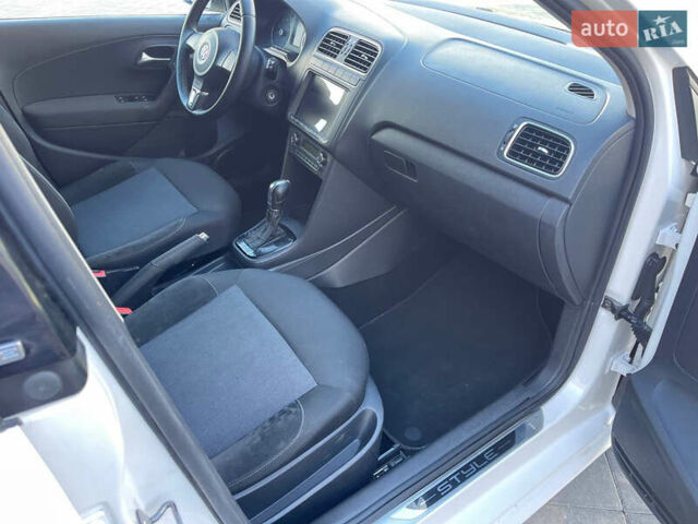 Белый Фольксваген Поло, объемом двигателя 1.2 л и пробегом 207 тыс. км за 8900 $, фото 16 на Automoto.ua