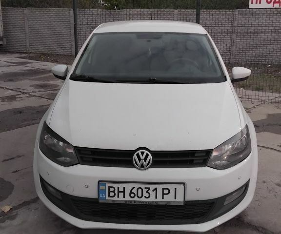 Белый Фольксваген Поло, объемом двигателя 1.4 л и пробегом 200 тыс. км за 6500 $, фото 4 на Automoto.ua