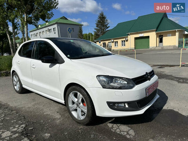Белый Фольксваген Поло, объемом двигателя 1.2 л и пробегом 207 тыс. км за 8900 $, фото 1 на Automoto.ua