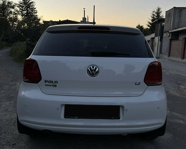 Білий Фольксваген Поло, об'ємом двигуна 1.39 л та пробігом 142 тис. км за 9000 $, фото 16 на Automoto.ua
