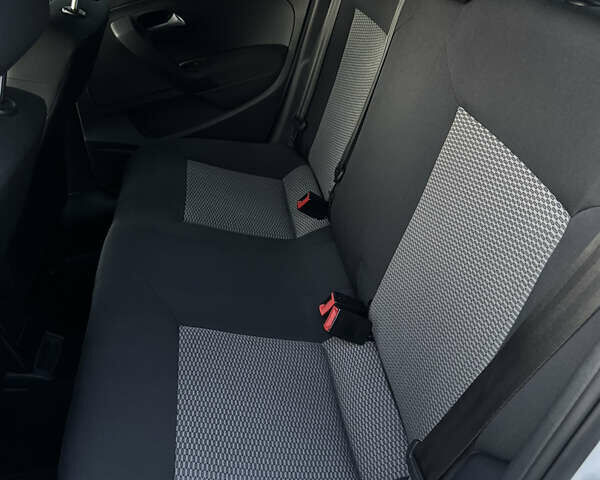 Білий Фольксваген Поло, об'ємом двигуна 1.39 л та пробігом 142 тис. км за 9000 $, фото 12 на Automoto.ua