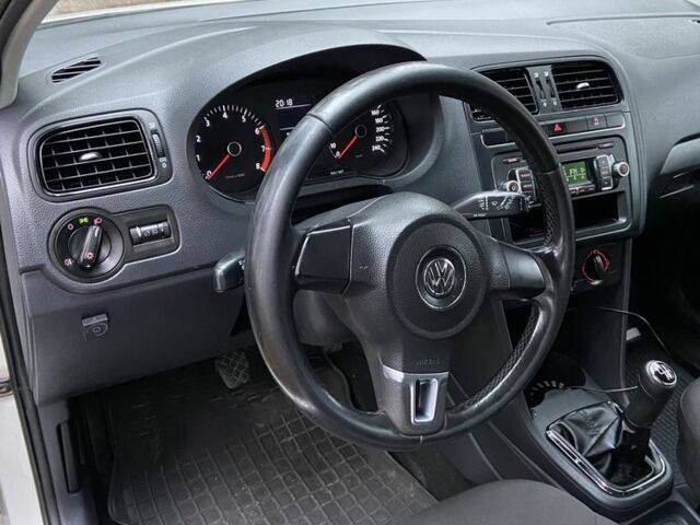 Білий Фольксваген Поло, об'ємом двигуна 1.2 л та пробігом 250 тис. км за 6200 $, фото 15 на Automoto.ua