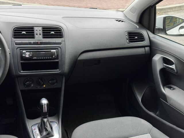 Белый Фольксваген Поло, объемом двигателя 1.4 л и пробегом 226 тыс. км за 7350 $, фото 14 на Automoto.ua