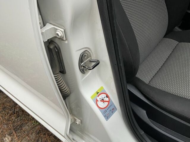 Білий Фольксваген Поло, об'ємом двигуна 1.2 л та пробігом 250 тис. км за 6200 $, фото 14 на Automoto.ua