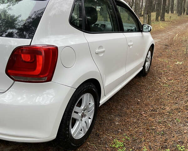 Белый Фольксваген Поло, объемом двигателя 1.2 л и пробегом 252 тыс. км за 5200 $, фото 7 на Automoto.ua