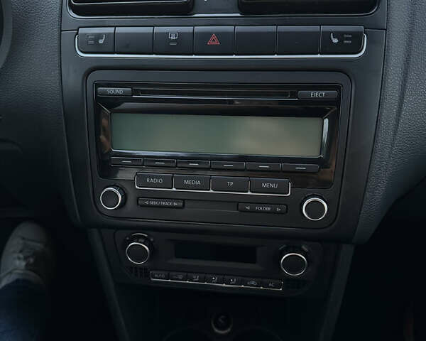 Білий Фольксваген Поло, об'ємом двигуна 1.39 л та пробігом 142 тис. км за 9000 $, фото 10 на Automoto.ua