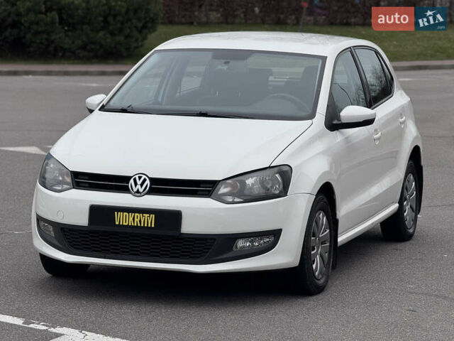 Білий Фольксваген Поло, об'ємом двигуна 1.39 л та пробігом 226 тис. км за 7350 $, фото 2 на Automoto.ua
