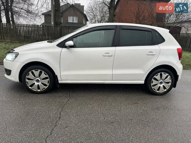 Белый Фольксваген Поло, объемом двигателя 1.6 л и пробегом 320 тыс. км за 6000 $, фото 2 на Automoto.ua