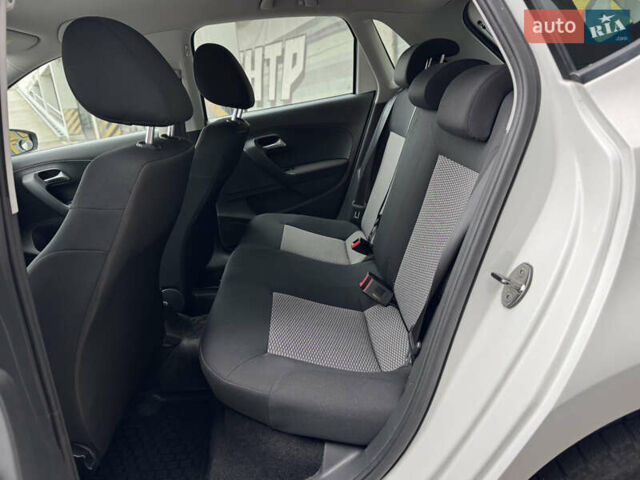 Білий Фольксваген Поло, об'ємом двигуна 1.39 л та пробігом 226 тис. км за 7350 $, фото 31 на Automoto.ua